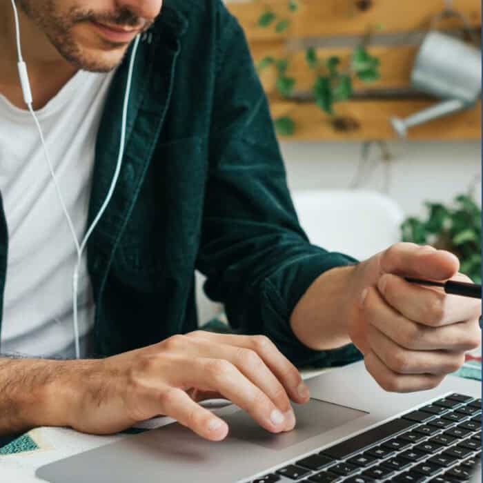 Title rep selling title insurance in Denver, CO